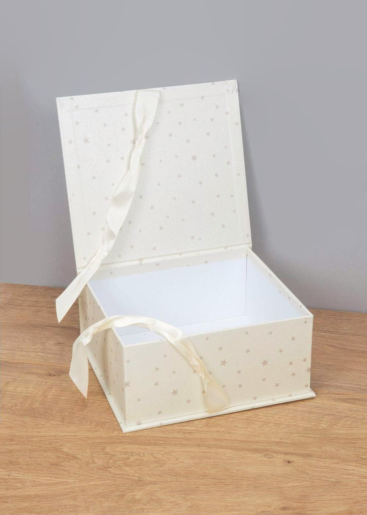 Cutie Cadou Crem cu Stele pentru Baby Shower CG1061 Bambino by Juliana