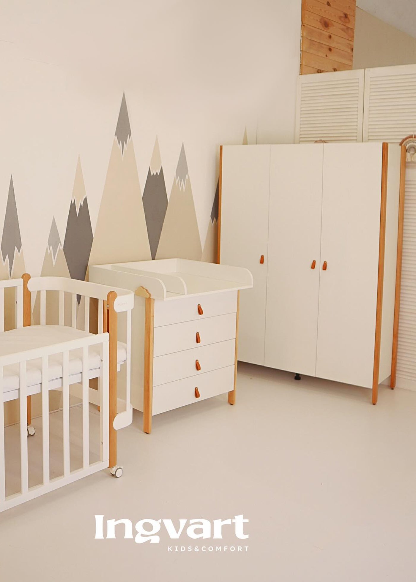 3-door Scandi wardrobe, natural white