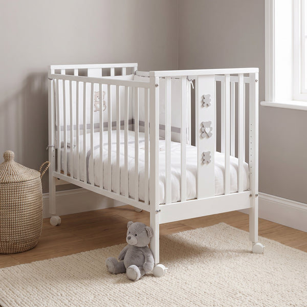 Pătuț co-sleeper Mini Molly Alb & Gri Erbesi, în camera bebelușului