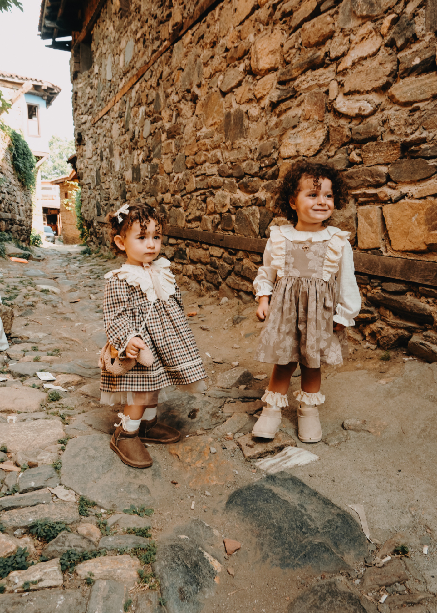 Rochie cu Maneca Lunga Carouri Maro cu Bej si Gentuta Caprioara 3734 Mino Baby