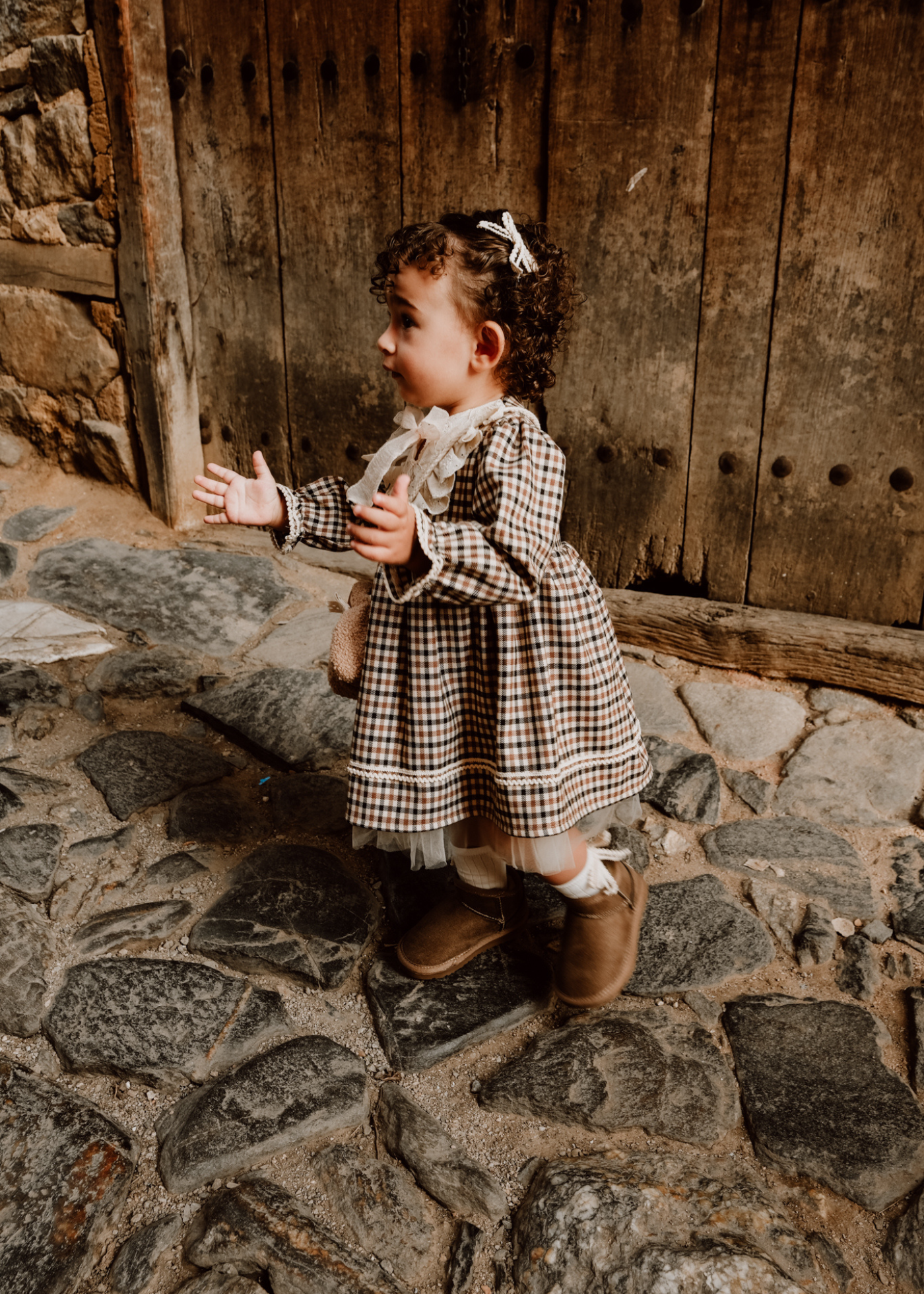 Rochie cu Maneca Lunga Carouri Maro cu Bej si Gentuta Caprioara 3734 Mino Baby