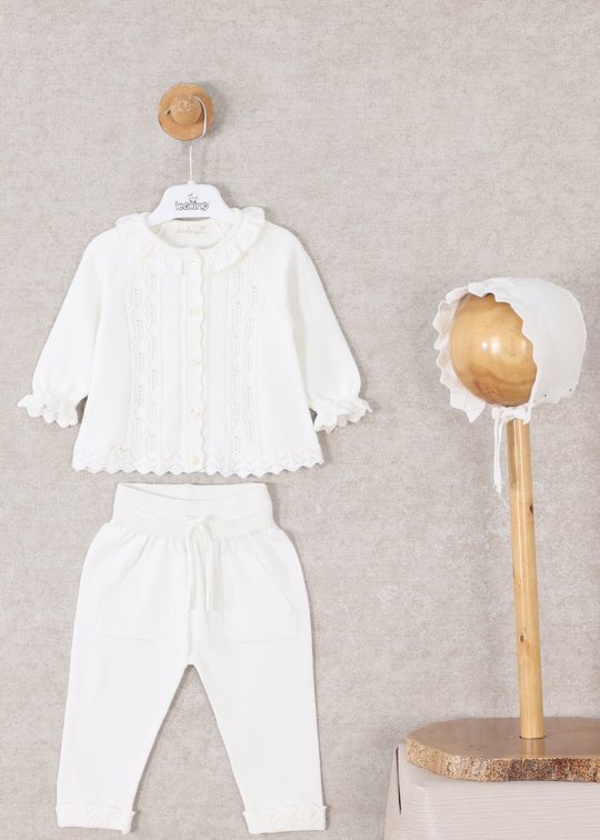 Set 3 Piese Tricotat Alb Cardigan, Pantaloni Lungi si Caciula 8542 Leo King