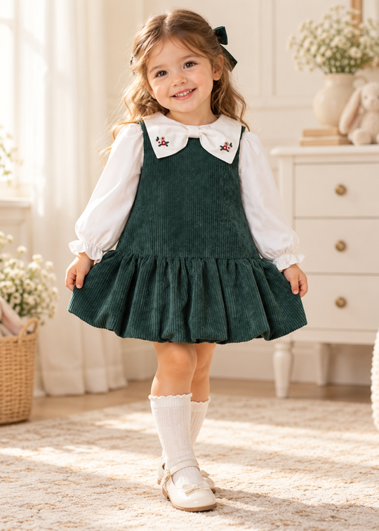 Set 2 Piese Sarafan din Catifea Reiata Verde cu Camasa Alba cu Guler Brodat 3954 – MinoBaby