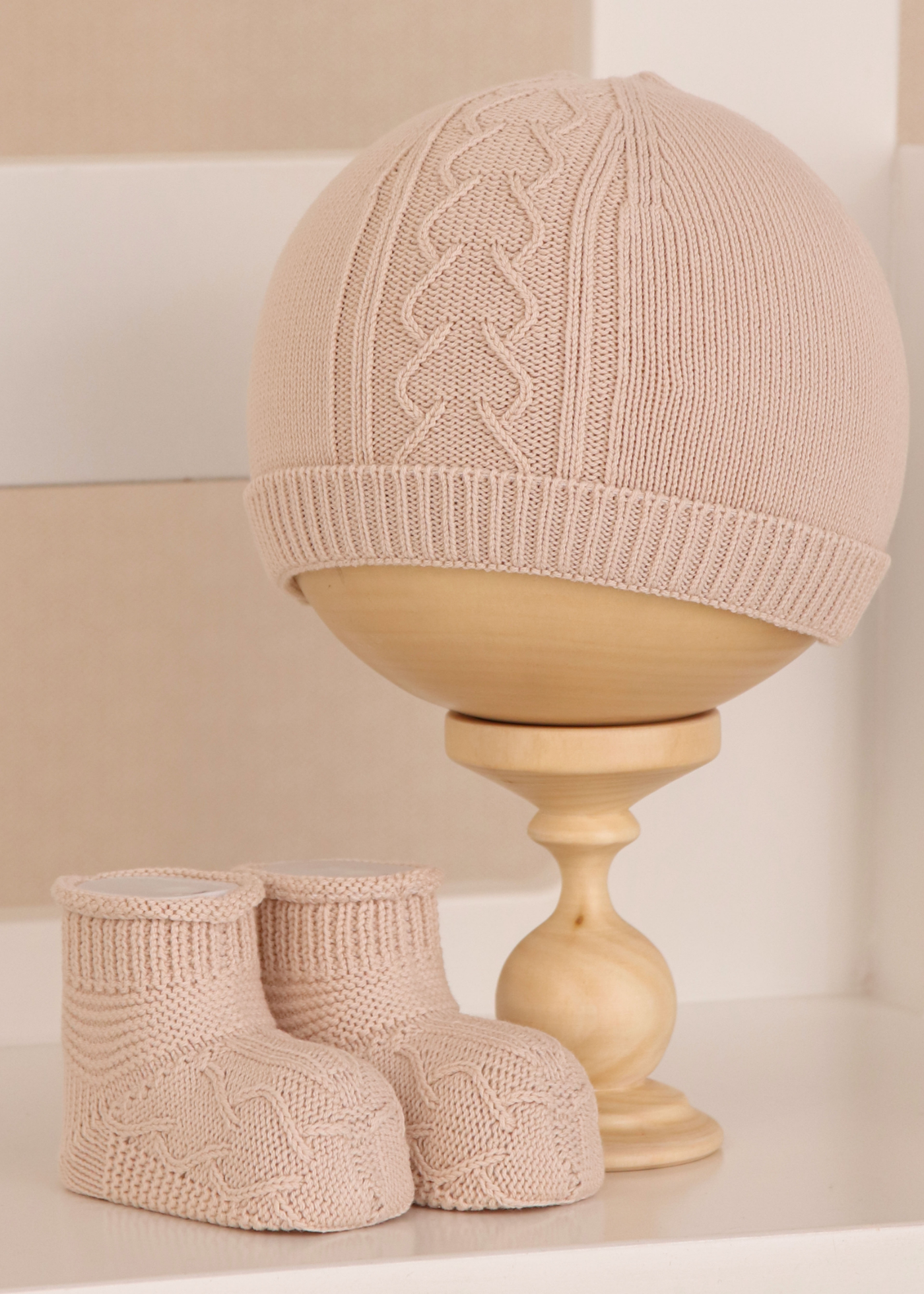 Set Fes si Botosi Tricotate Bej 1330 Leo King