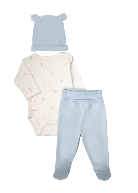 Set de 3 Piese: Body cu Ursuleti, Pantaloni cu Botosei si Caciulita Bleu pentru Baieti T4384 – Bebetto