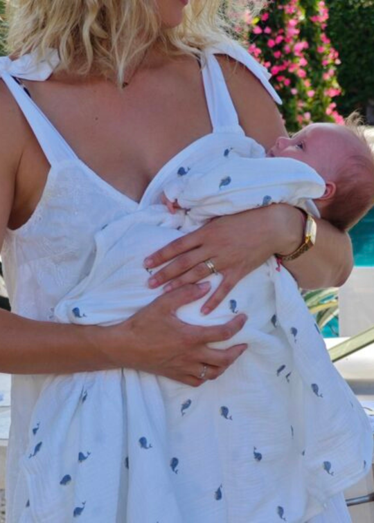 Paturica Muselina Alba cu Imprimeu Balene 120x120 cm – 2020-6010 – Dada&Rocco