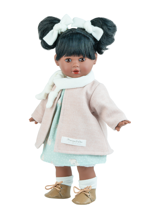 Papusa Parfumata Negresa Tina Pique Corp Moale cu Rochita Verde si Palton Roz 646 Marina&Pau