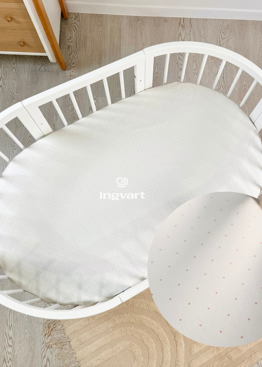 Cearceaf Mic Alb cu Picouri Roz Pentru Patut Nika - 60x95 cm – Ingvart