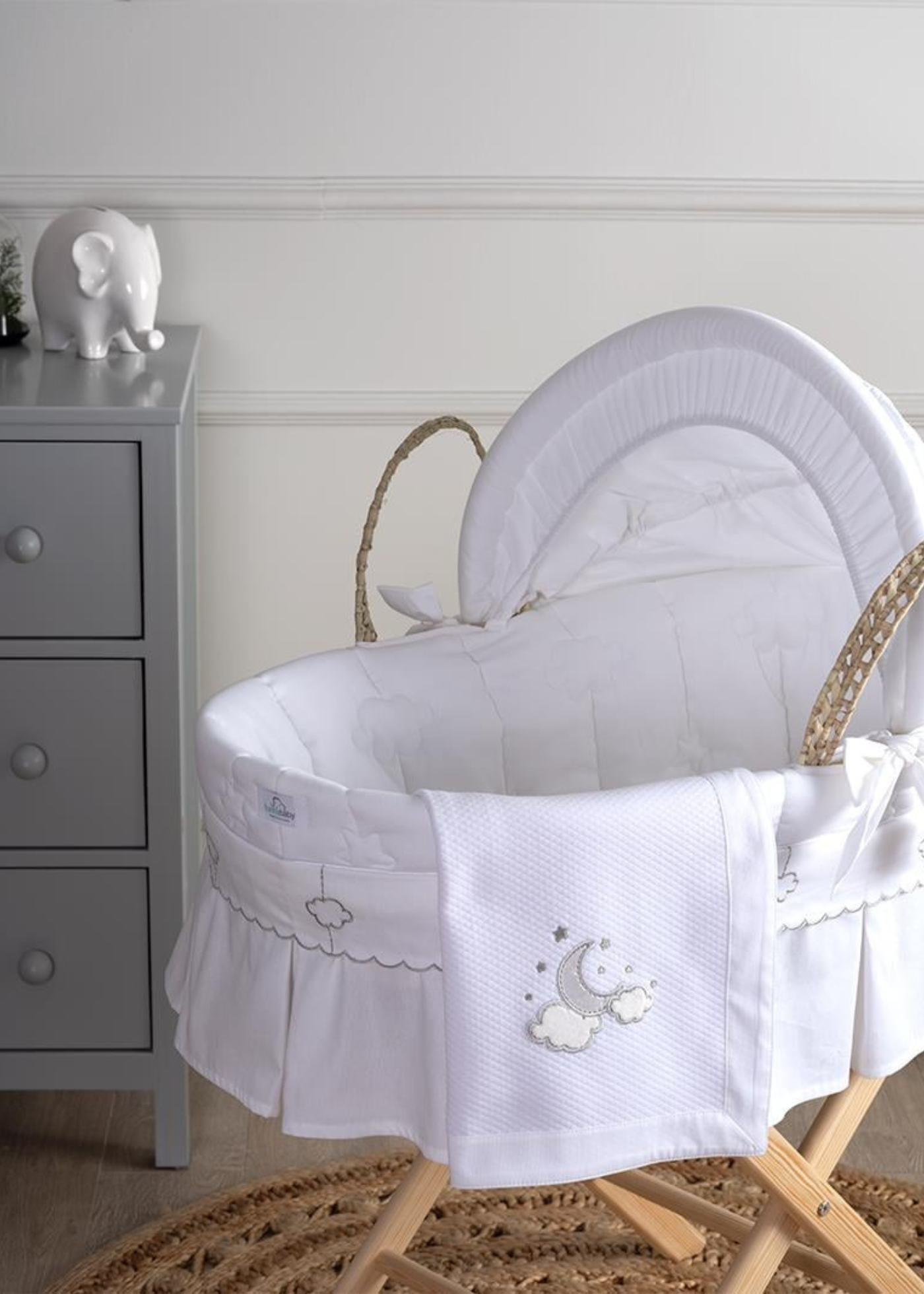 Set Lenjerie pentru Cosulet Moses Luna Chic Alb 85 Cm 0518 FunnaBaby