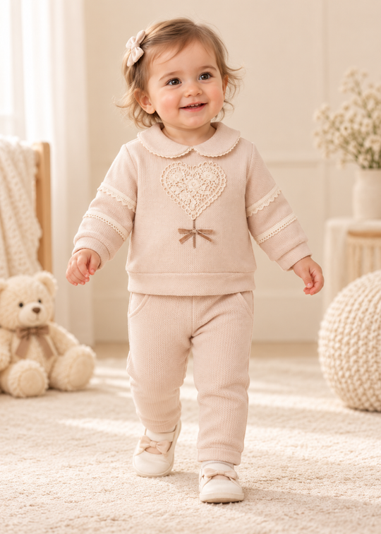 Compleu din Bumbac cu Bluza Crem Brodata cu Inima si Pantaloni Bej pentru Fetite 4622 – MyMio