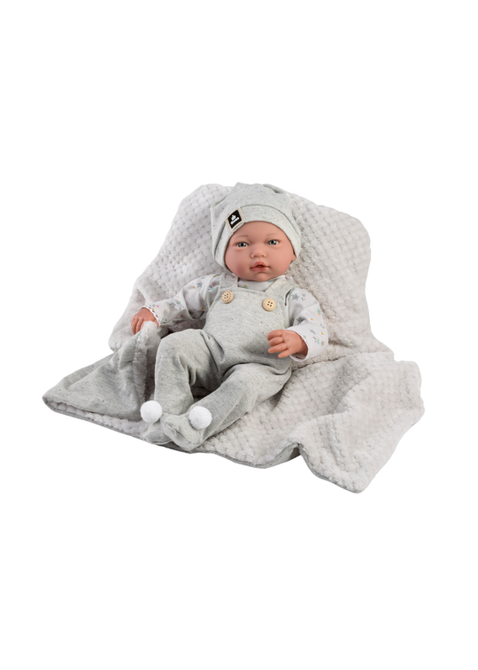 Papusa Liam, 38 cm, Fara Par, Corp Vinil+Textil, Mecanism cu Salopeta Gri si Paturica Alb-Gri cu Blanita 961 Guca Munecas