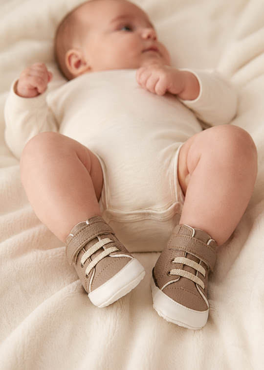 Beige sports boots with laces and velcro art 232856 Sinderella