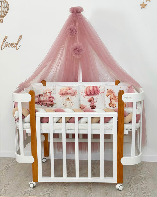 Set protectie pat si lenjerie patut 7 piese alba cu fetita in balon si norisori