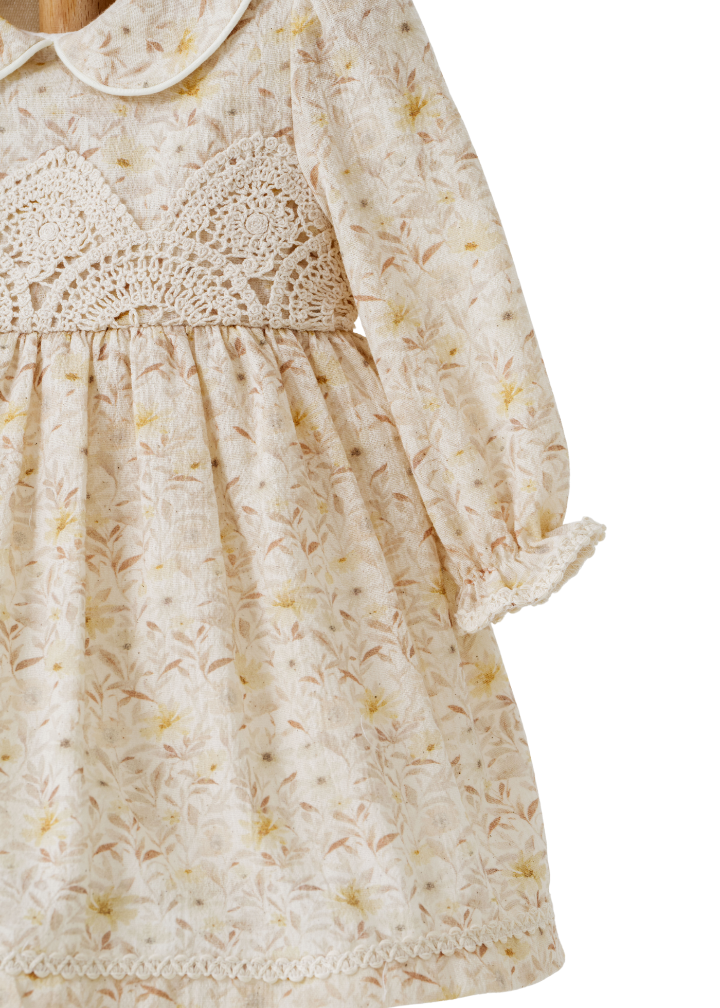 Rochie Bej din Muselina cu Maneca Lunga Imprimeu Flori Galbene si Dantela Crosetata in Talie 4419MyMio