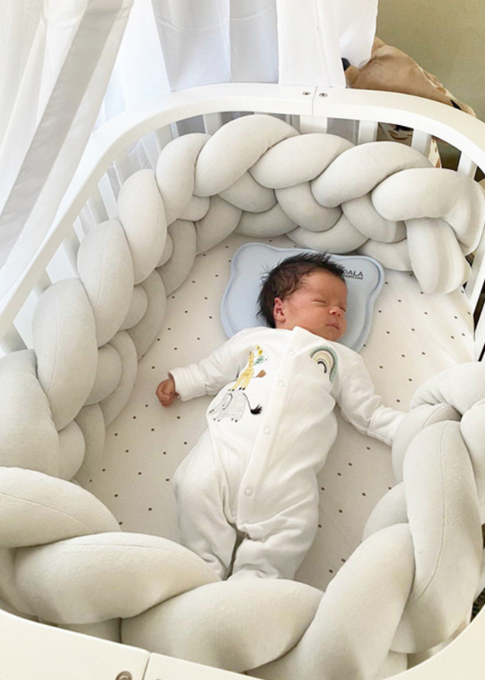 Protectie Impletita Pentru Patut Premium Alba 240 cm – 1151-5003-924 Dada&Rocco