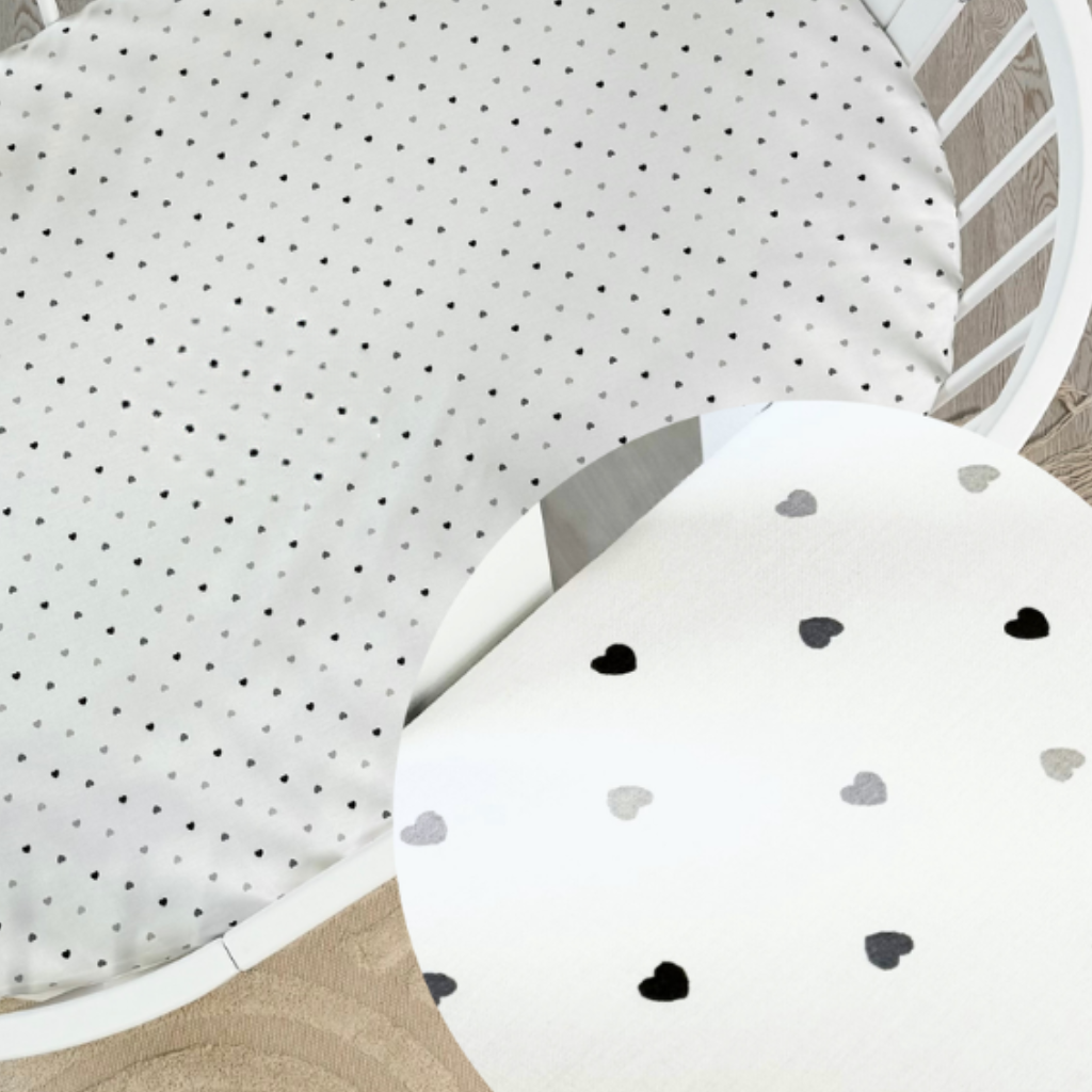 Cearceaf Alb cu Inimioare Mici Gri pentru Patut Oval Smart 72x120 cm