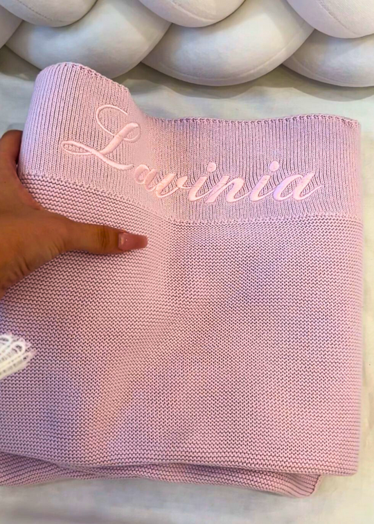 Personalizare broderie paturica cu nume copil