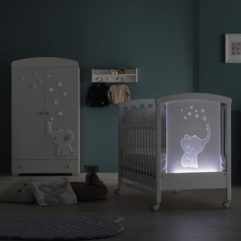 Dormitor Bebelusi Elly LED 4 piese Patut + Saltea + Set Textil Protectie +Comoda - Camera Bebelusului