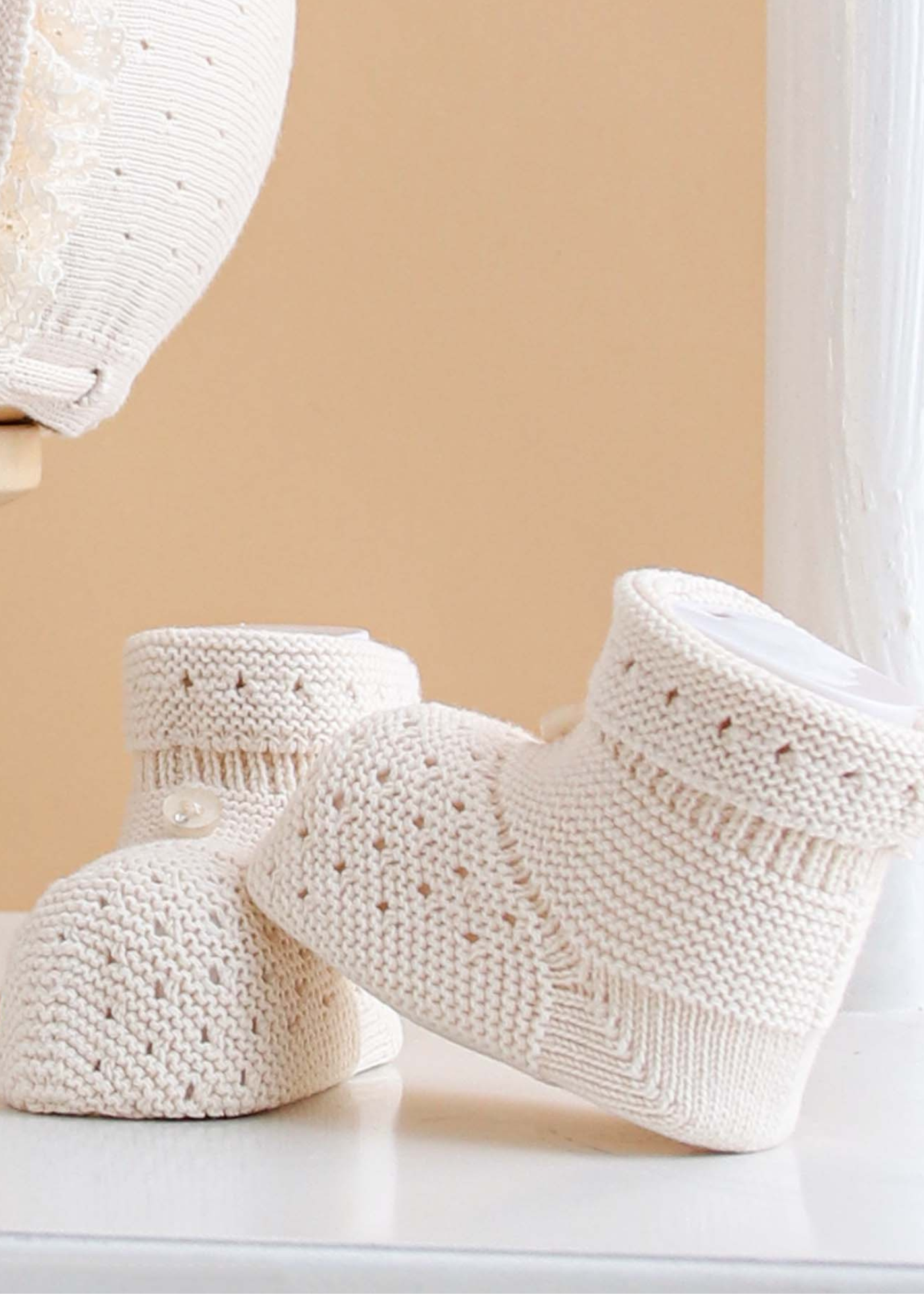 Set Caciula si Botosi Tricotate Bej 1327 Leo King