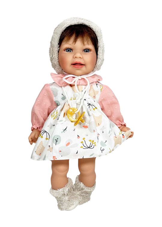 Papusa Parfumata Susi Bruneta cu Mecanism Sarafan Alb Imprimeu Floral si Bluzita Roz – 40 cm – 5193 – Nines