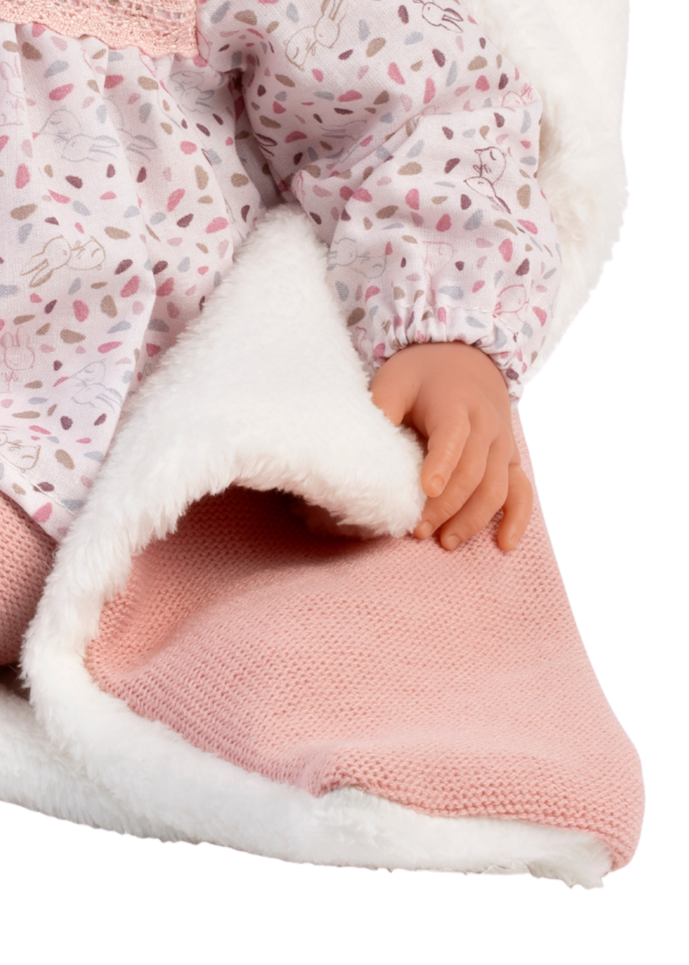 Papusa Luna, 42 cm, Fara Par, Corp Vinil+Textil cu Rochita Alba Imprimeu Frunze si Animale, Accesoriu Paturica Roz 856 – Guca Munecas