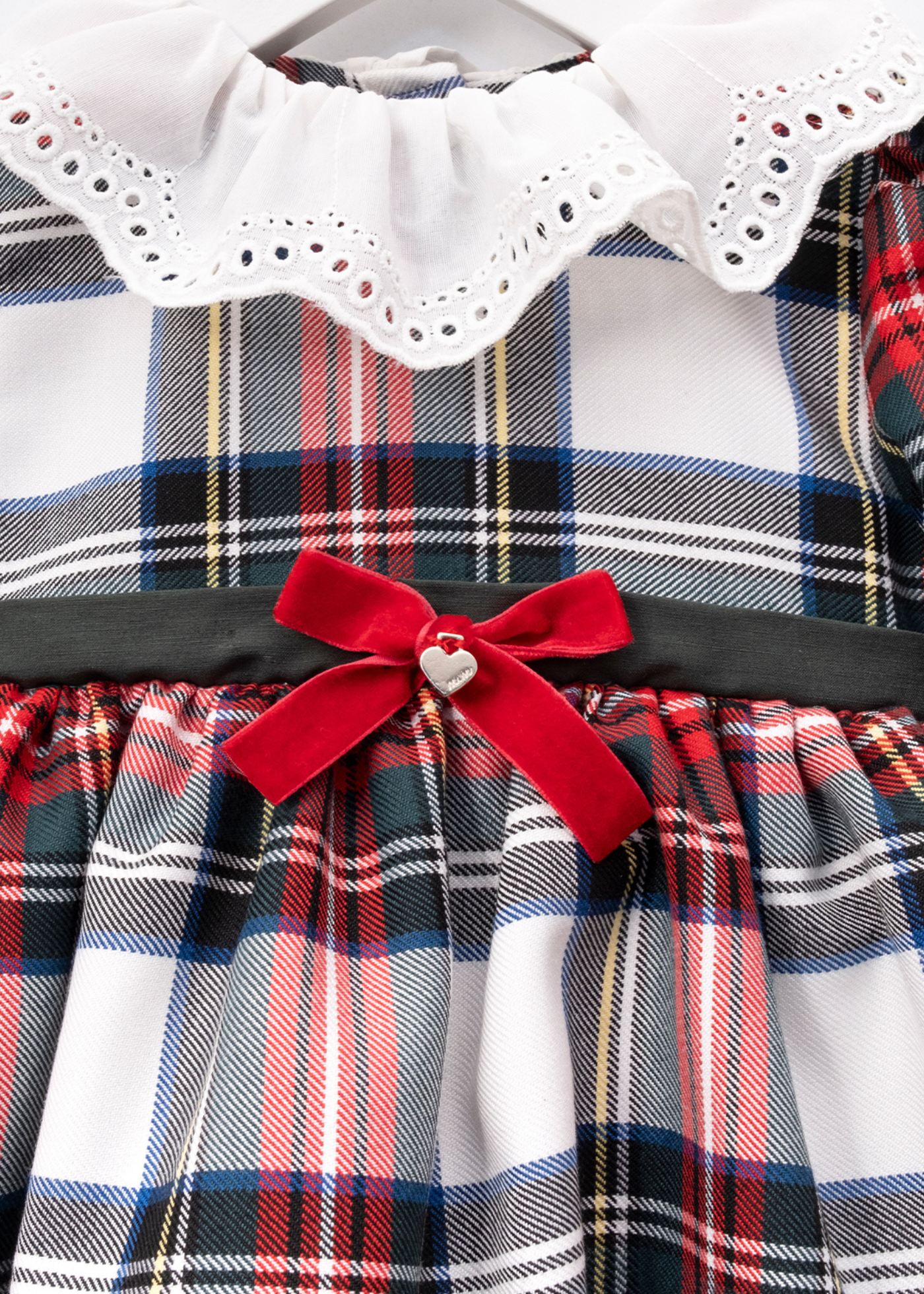 Rochie Ecosez Verde cu Rosu cu Volan Dantela din Bumbac Alb la Guler 3596 Mino Baby