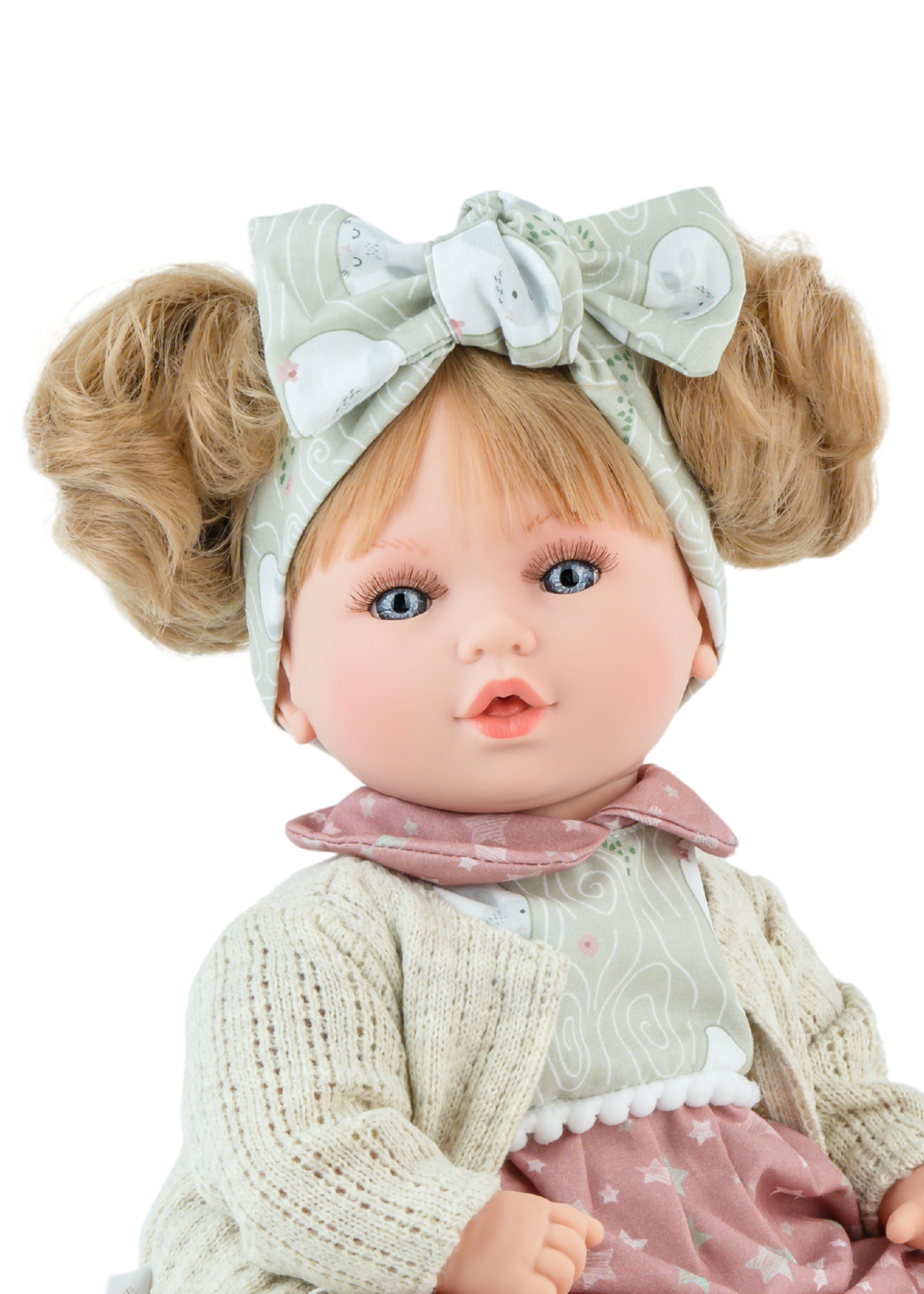 Papusa Parfumata Petite Winter, Corp Moale cu Mecanism, Fetita cu Rochita Roz Pudra cu Imprimeu si Jacheta Crem 493 – Marina&Pau