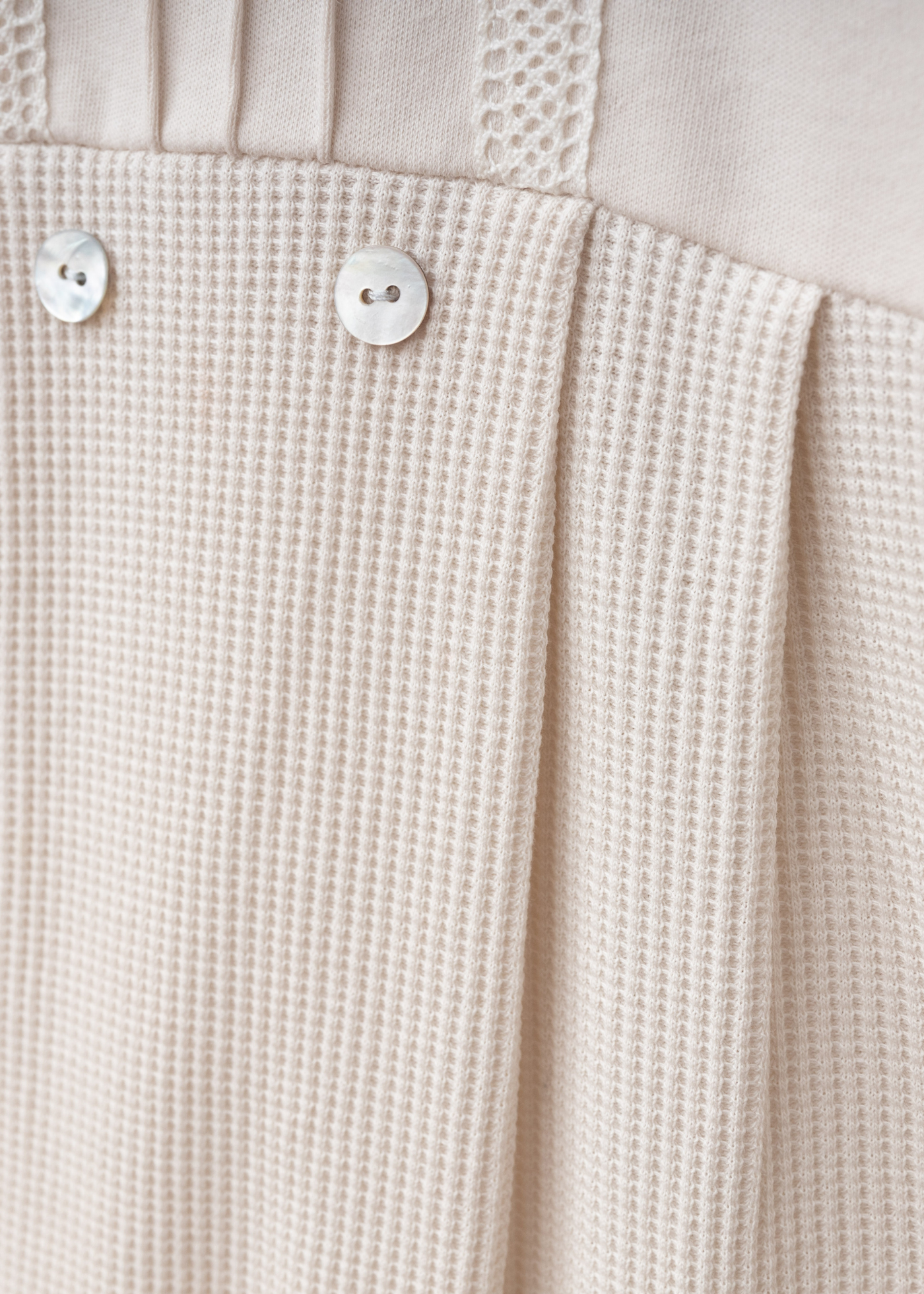 Salopeta Lunga Bumbac Gofrat Bej cu Guler Rotund Alb 4386 MyMio