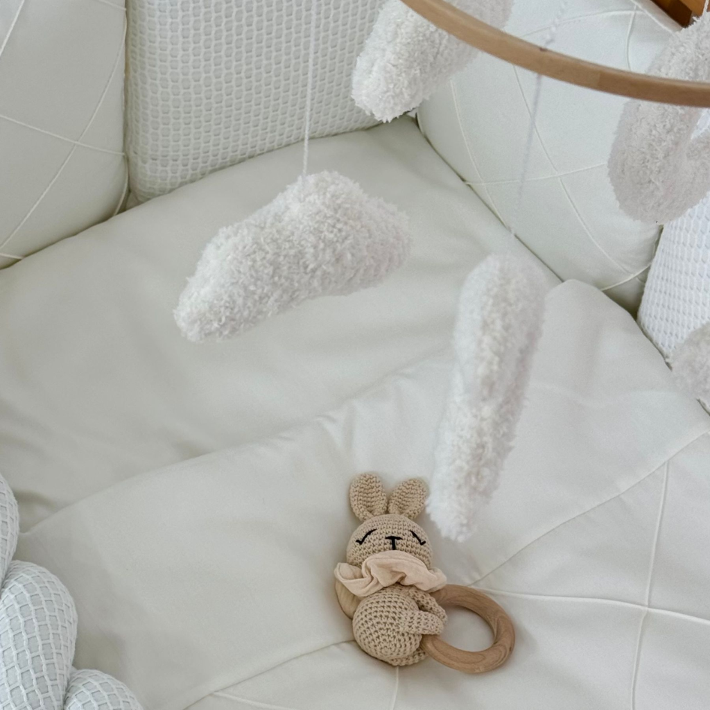 Musical carousel for white crib with clouds and crescent moon Ingvart