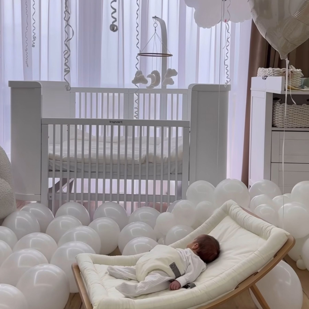 Musical carousel for white crib with clouds and crescent moon Ingvart