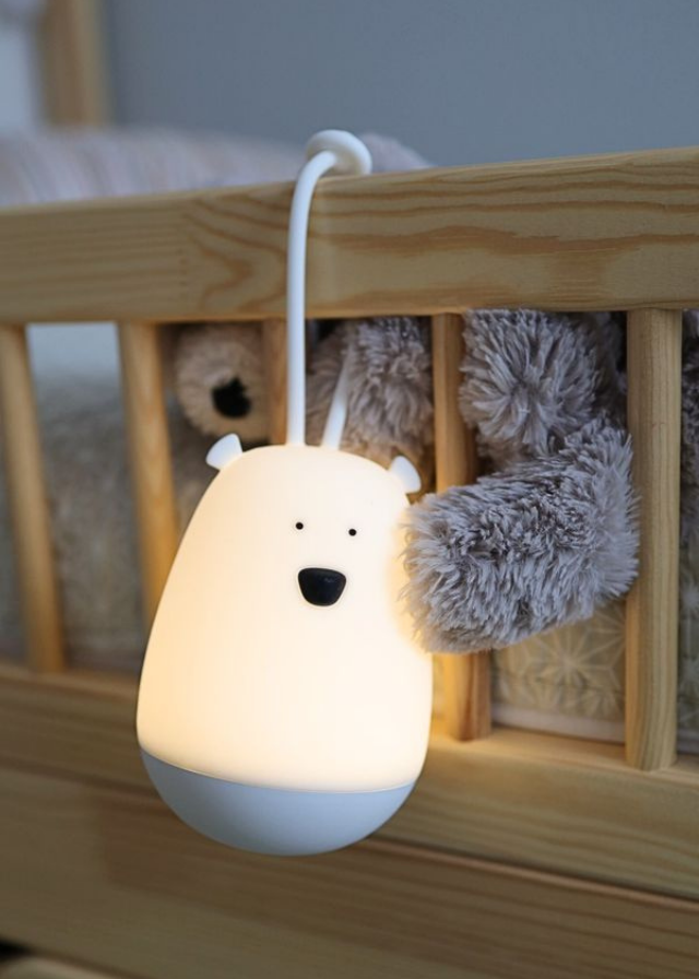 Lampa de Veghe Urs Alb din Silicon cu Agatatoare si Telecomanda USB tip C 52-0067 Rabbit & Friends - Camera Bebelusului