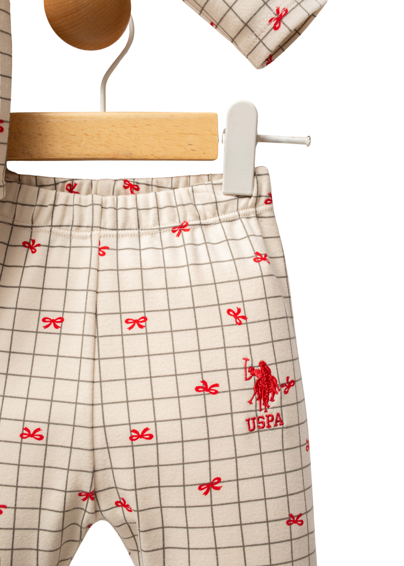 Pijama 2 Piese Bej cu Imprimeu Fundite Rosii USB2728 Us Polo Assn