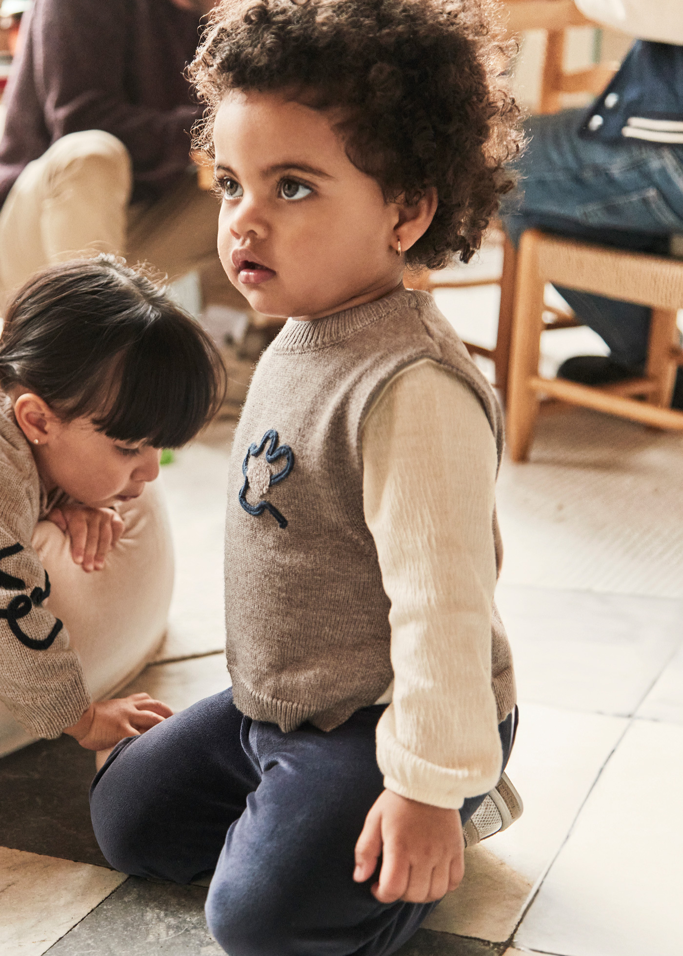 Set 3 Piese Vesta Tricotata Maro Pantaloni Lungi Velur Bleumarin si Bluza Crem 2596 Mayoral