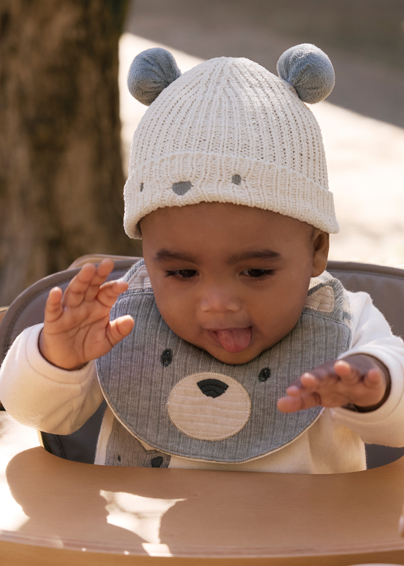 Set Caciula si Sosete Crem cu Gri cu Lup 9933 Mayoral