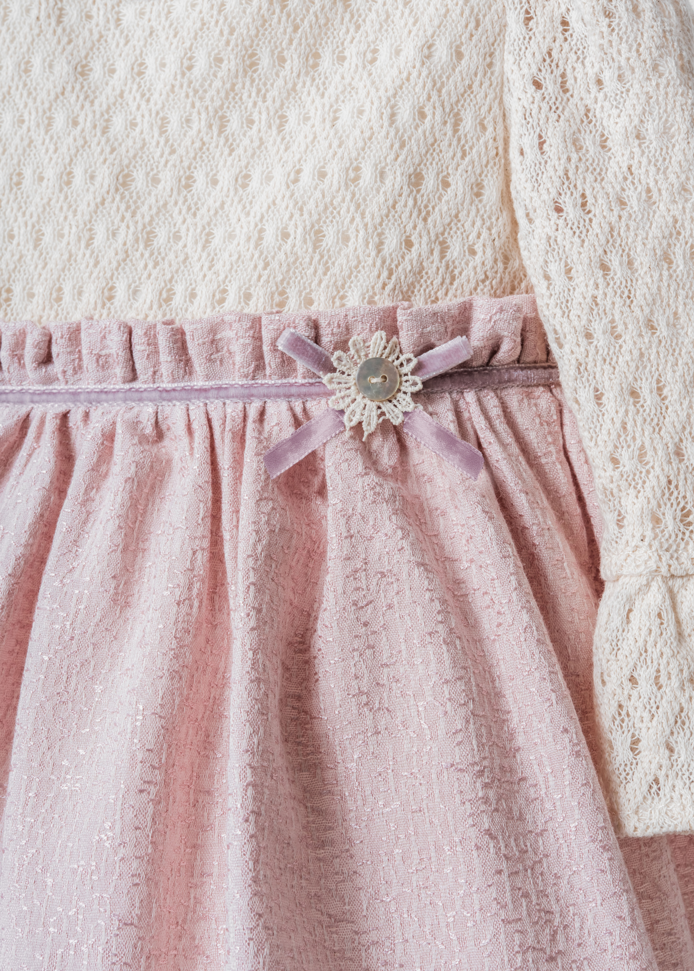 Rochie cu Mana Lunga Fusta Brocard Roz Pudra Bust Tricot Bej 4406 MyMio