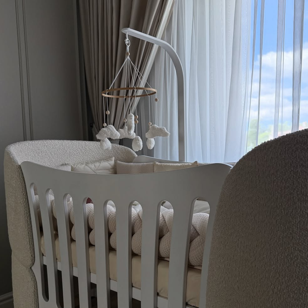 Musical carousel for white crib with clouds and crescent moon Ingvart