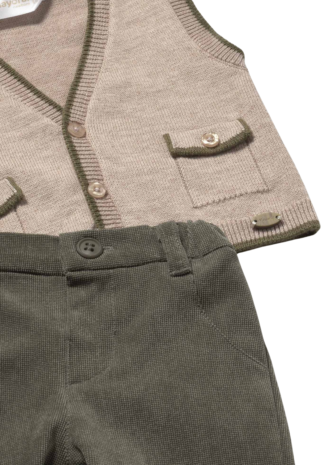 Set 3 Piese Vesta Tricotata Bej Pantaloni Lungi Verzi si Camasa Body Crem 2582 Mayoral