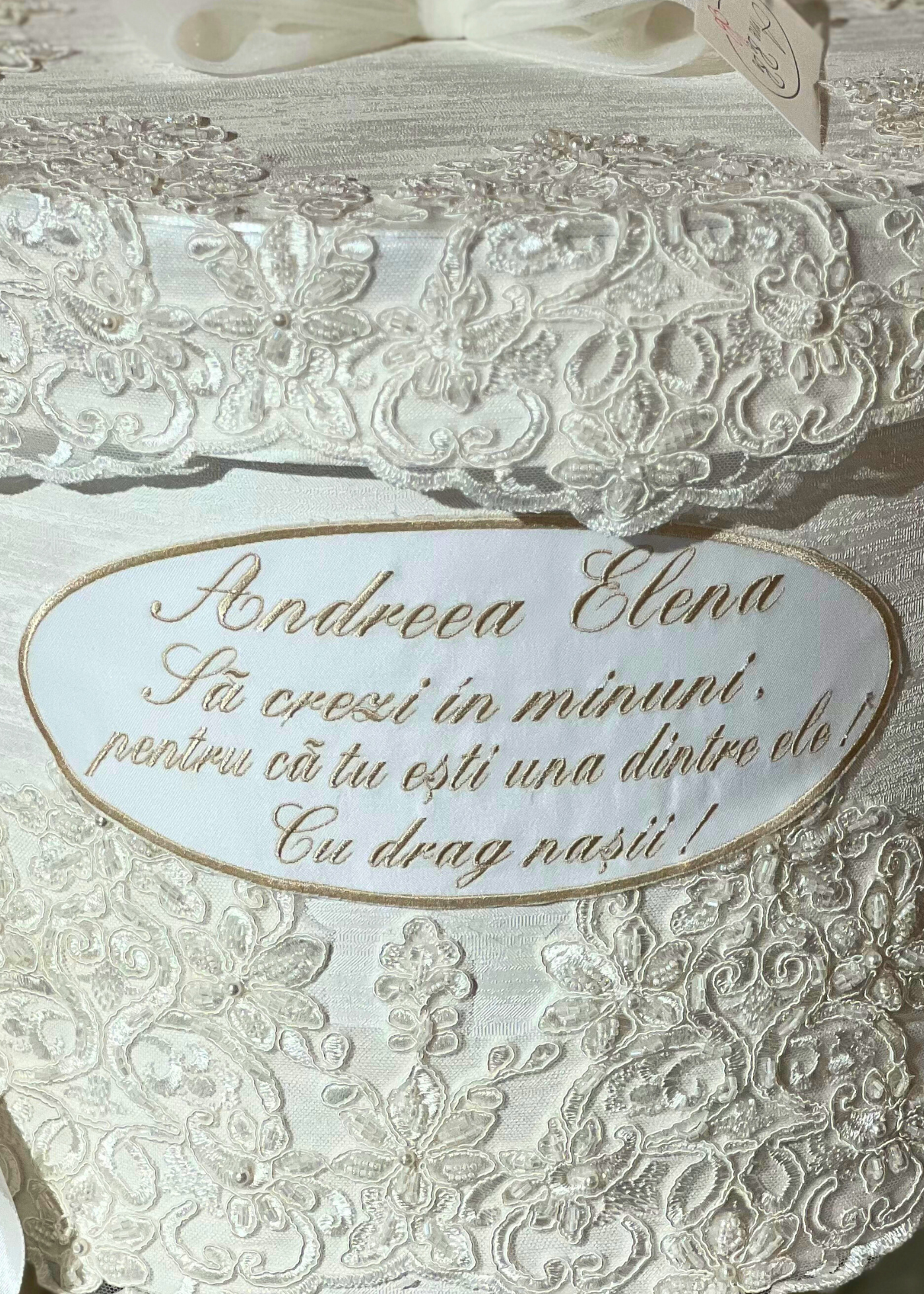 Personalizare Cufar Botez Elipsa Brodata Lateral / Capac