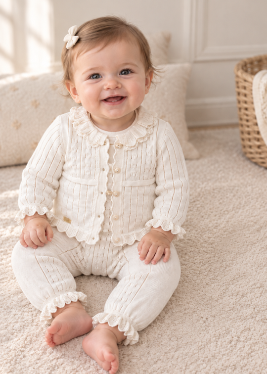 Set 3 Piese Tricotat Alb cu Salopeta, Cardigan si Body pentru Fete 7472 – Leo King