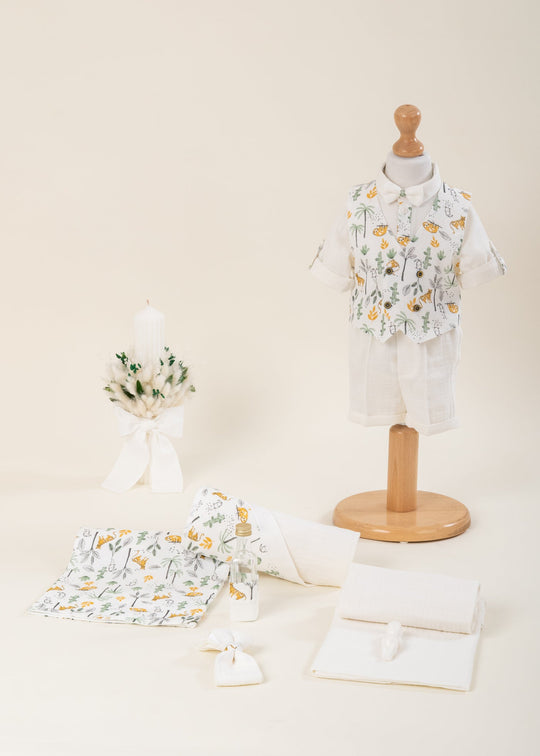 Set Botez 3 Piese, Costum Muselina Crem Cu Tigrii, Trusou si Lumanare Personalizat Botez AnneBebe