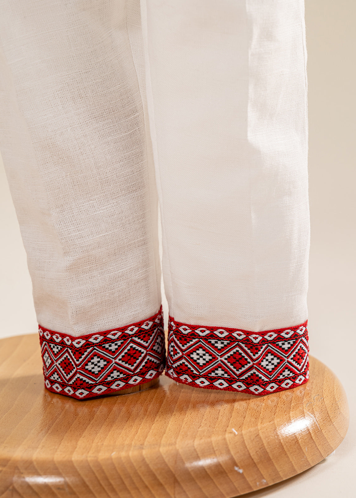 Costumas Traditional din in Iurie AnneBebe