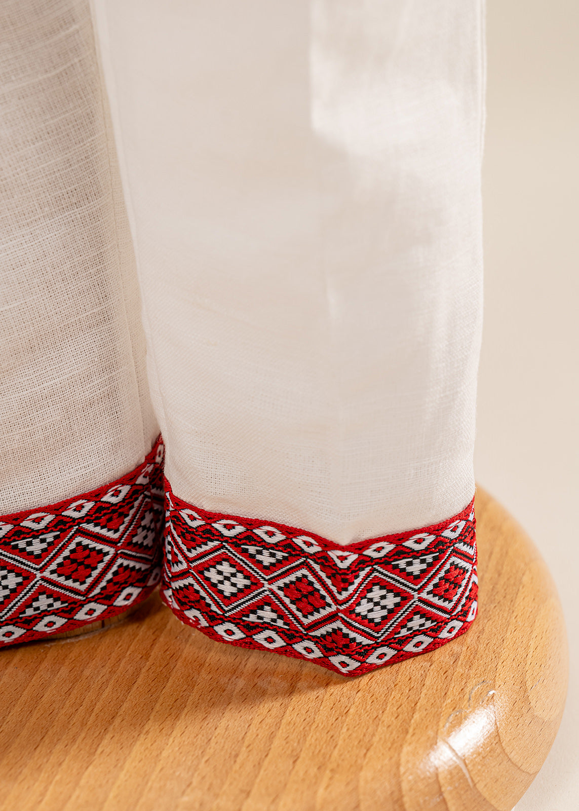 Costumas Traditional din in Iurie AnneBebe