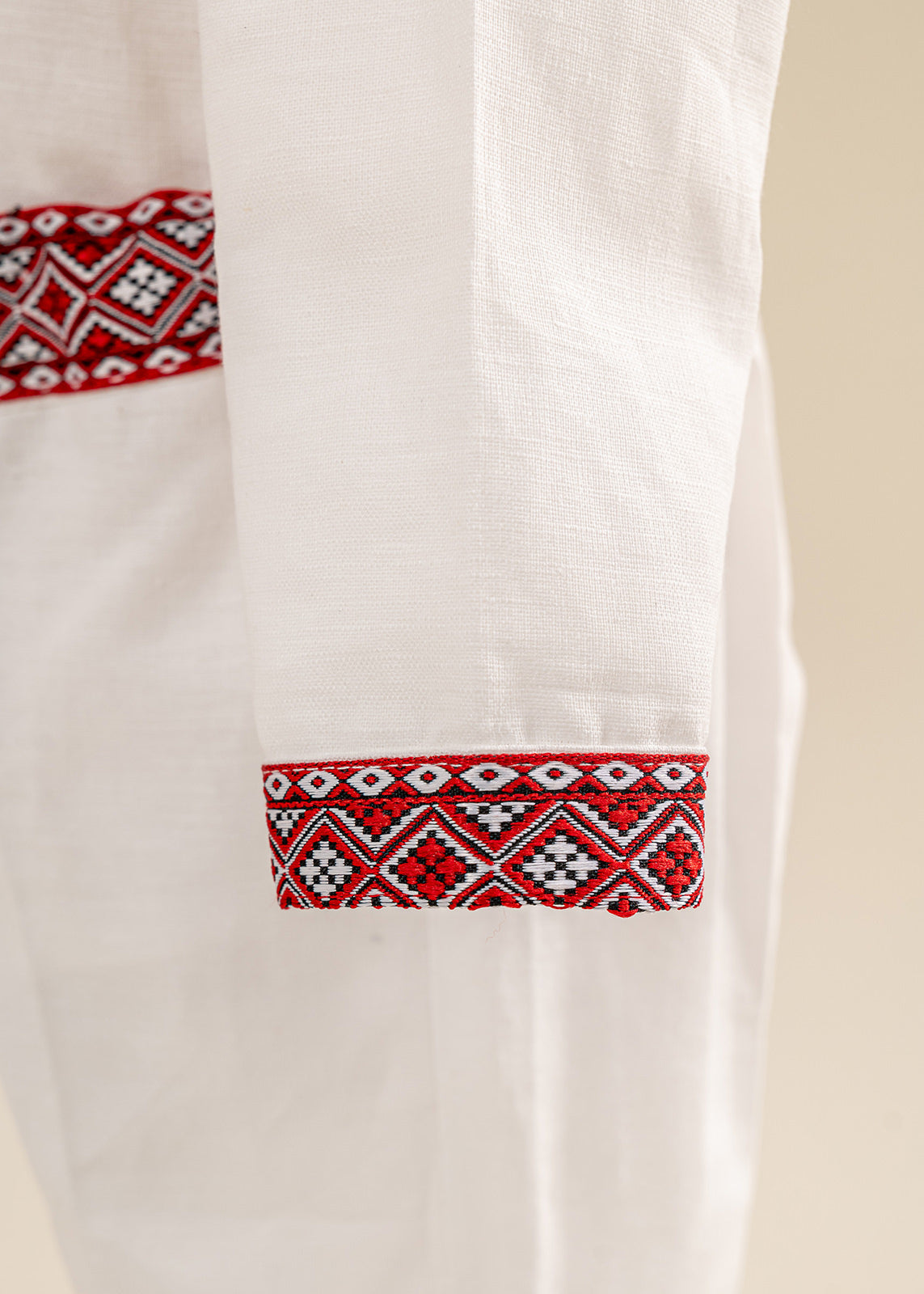 Costumas Traditional din in Iurie AnneBebe