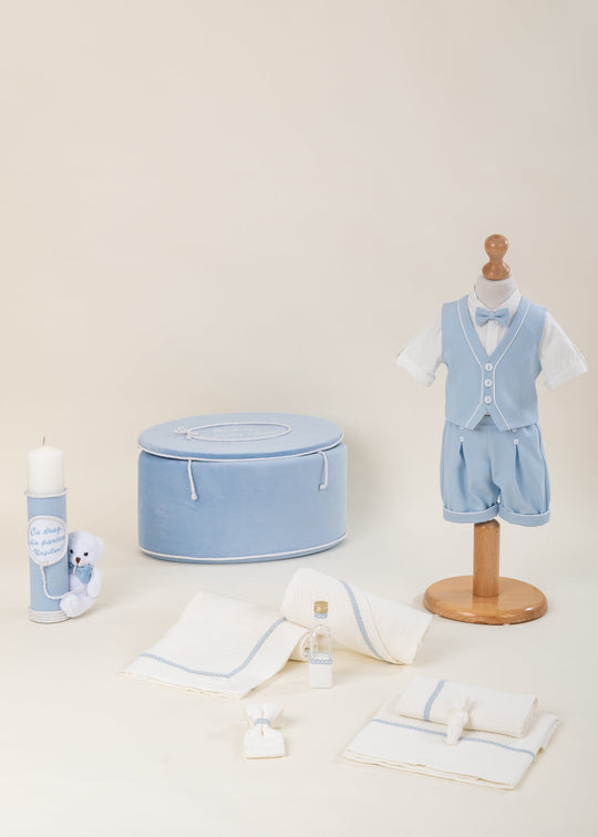 Set Botez Kenzo 4 Piese, Costum, Trusou, Lumanare si Cufar Personalizat Botez AnneBebe