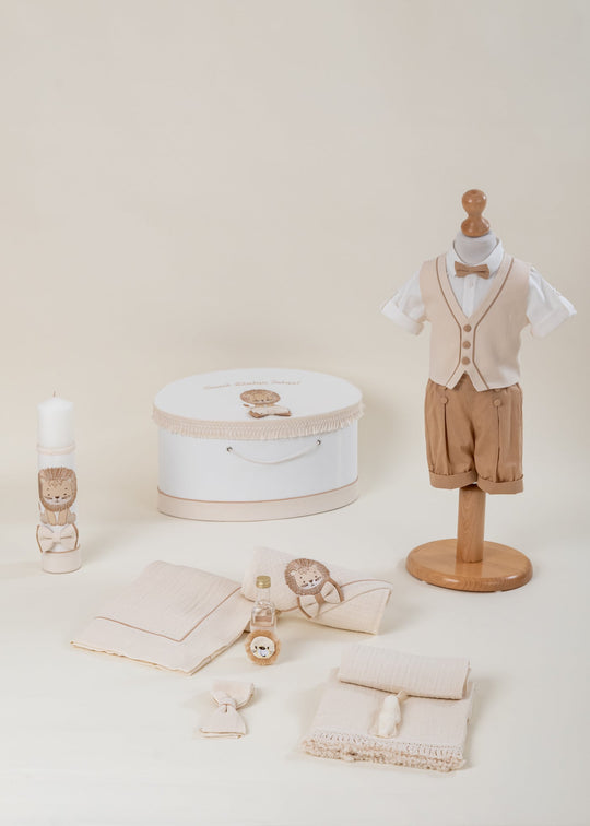 Set Botez Enzo 4 Piese, Costum, Trusou, Lumanare si Cufar Personalizat Botez AnneBebe