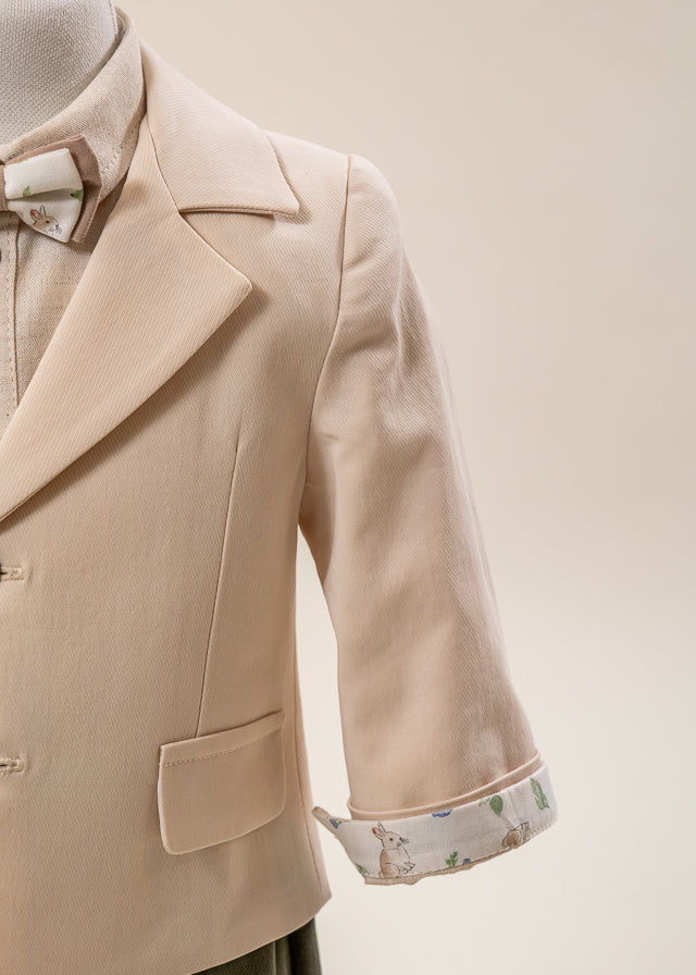 Costum Sacou Capucino Camasa Bej Imprimeu Iepuras La Guler AnneBebe