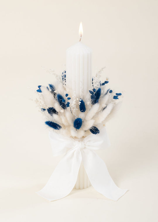 Lumanare Funda IN Alb Cu Buchet De Flori Crem Si Albastru Regal AnneBebe