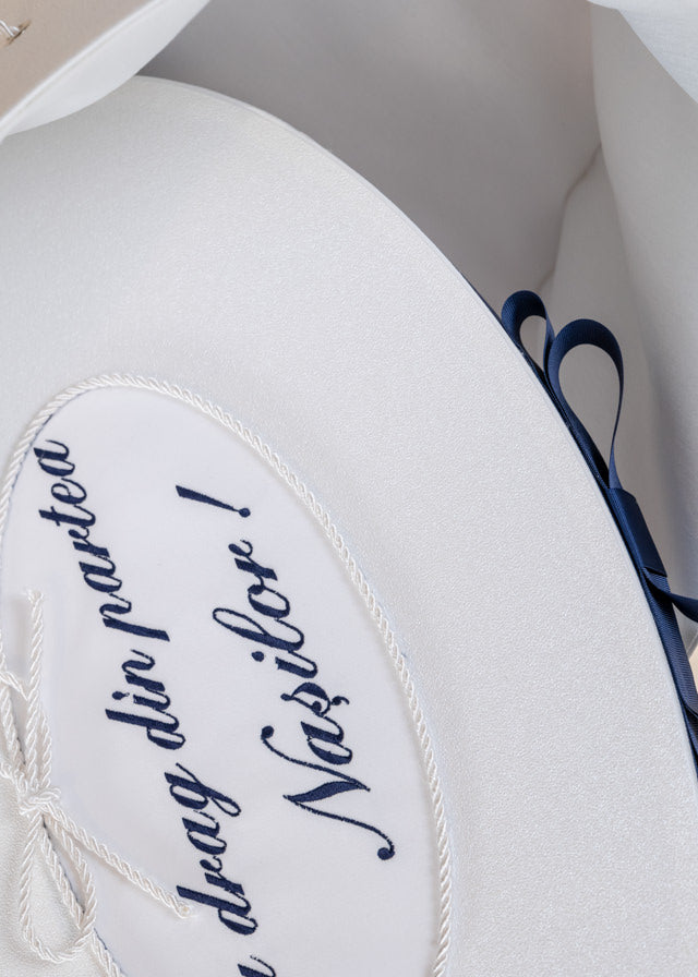 Personalizare Cufar Botez Elipsa Brodata Lateral / Capac