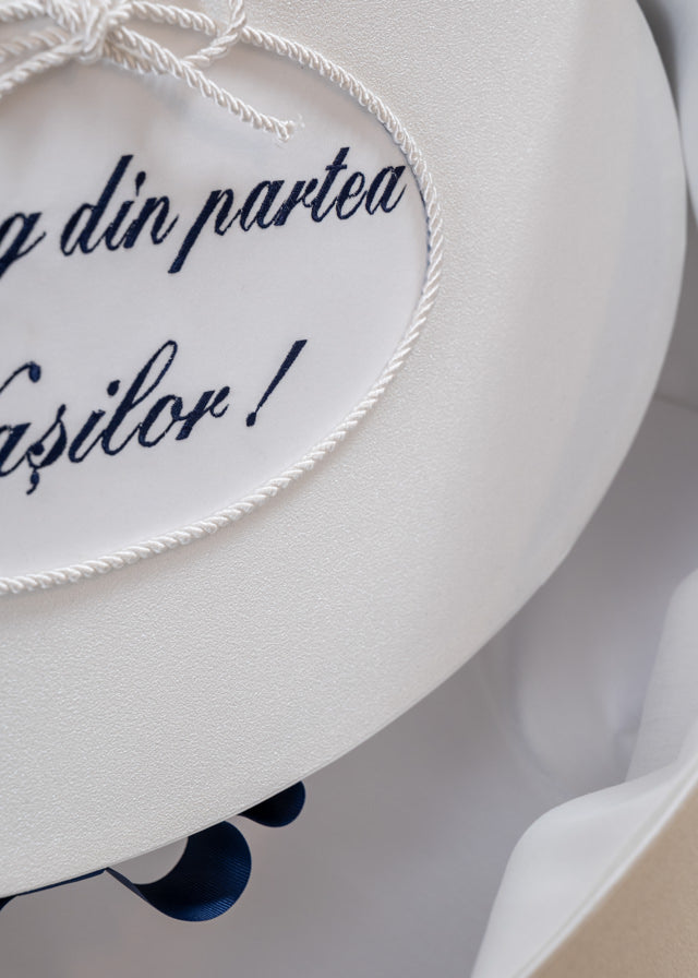 Personalizare Cufar Botez Elipsa Brodata Lateral / Capac