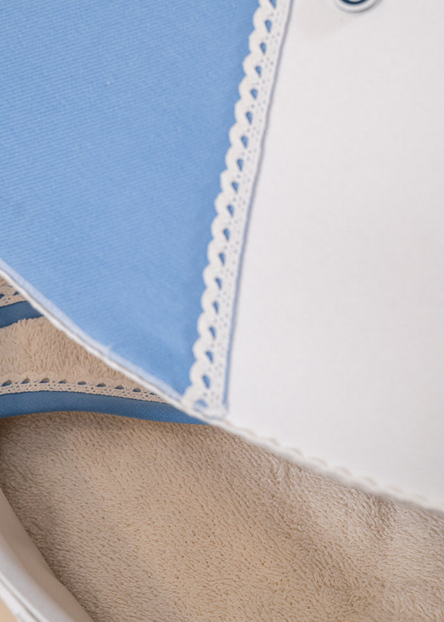 Cufar Toma Oval Crem Cu Bleu Nasturi Bleumarin Si Dantela Coltisori AnneBebe